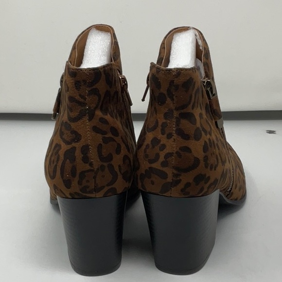 NIB Style & Co women’s Marinaa  brown leopard heeled ankle booties, size 9 - Picture 4 of 9